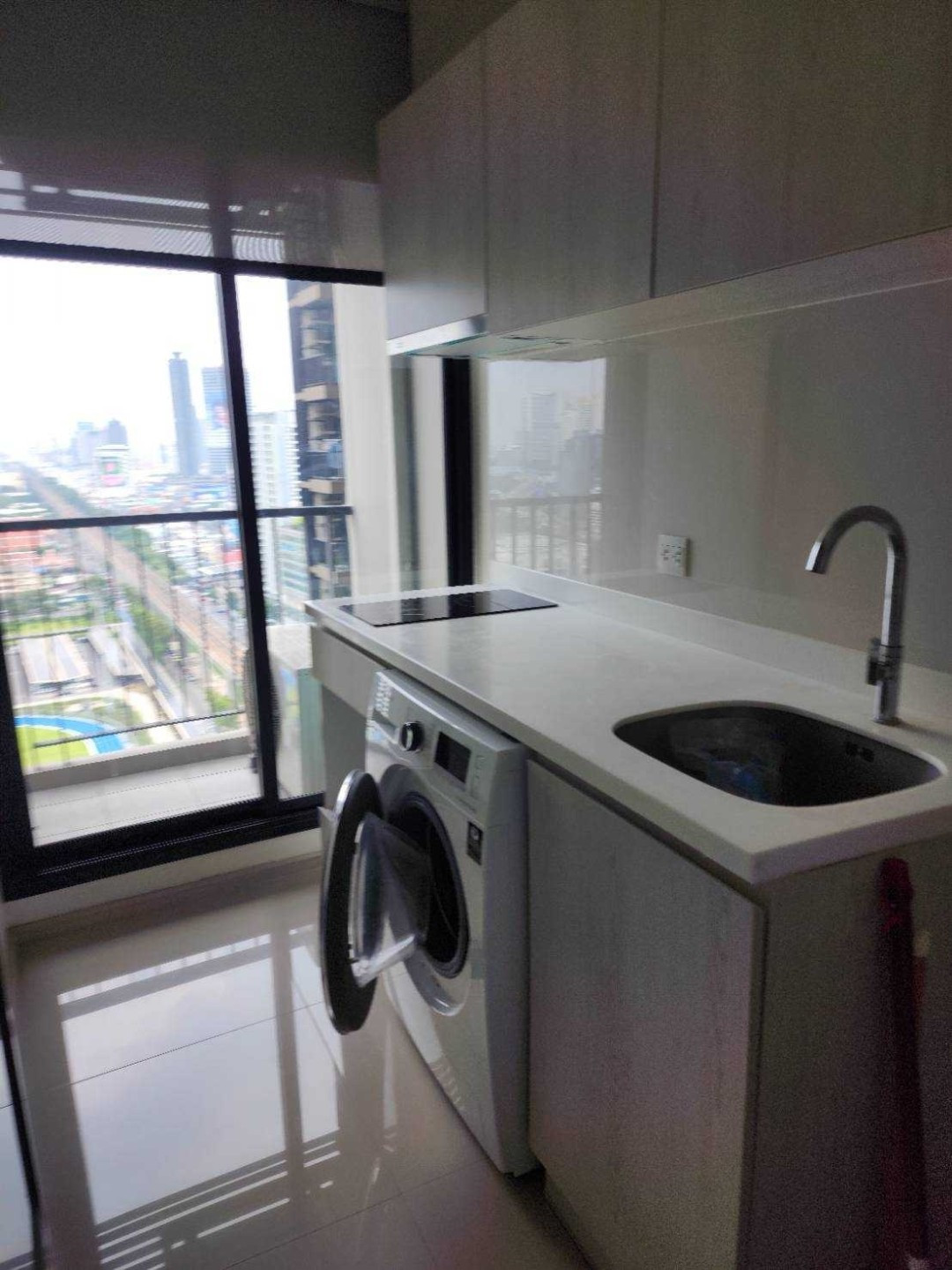 For rent urgently 1 bedroom Life Asoke Life Asoke (ready to move in)