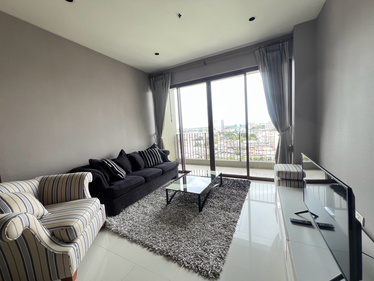 For Sale : The Emporio Place 1 B1B 65sqm good view Special Price 9.89 MB For Sale : The Emporio Place 1 B1B 65sqm good view Special Price 9.89 MB