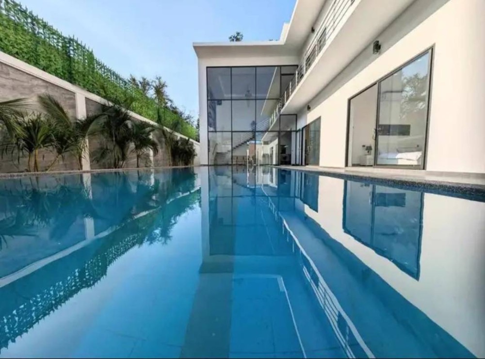 Brand new European standard luxury villa on Pratumnak Hill – Seaside living just 5 minutes from the beach!