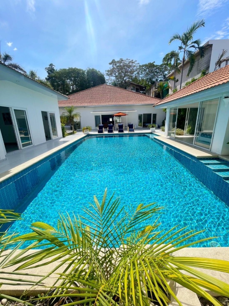 Investment opportunity in a luxury 12 bedroom pool villa at Majestic Residence on Pratumnak Hill!!