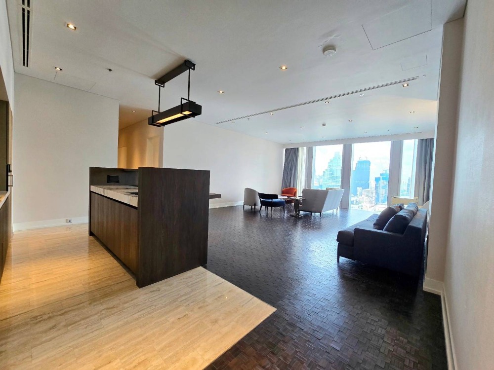 ♦ Prime Location ♦ 25++ Floor 211.00 sq.m. | 3 beds 4 baths | near BTS Chong Nonsi 2 mins, King Power Mahanakhon 3 mins, Sathorn Square 4 mins ♦ Prime Location ♦ 25++ Floor 211.00 sq.m. | 3 beds 4 baths | near BTS Chong Nonsi 2 mins, King Power Mahanakhon 3 mins, Sathorn Square 4 mins