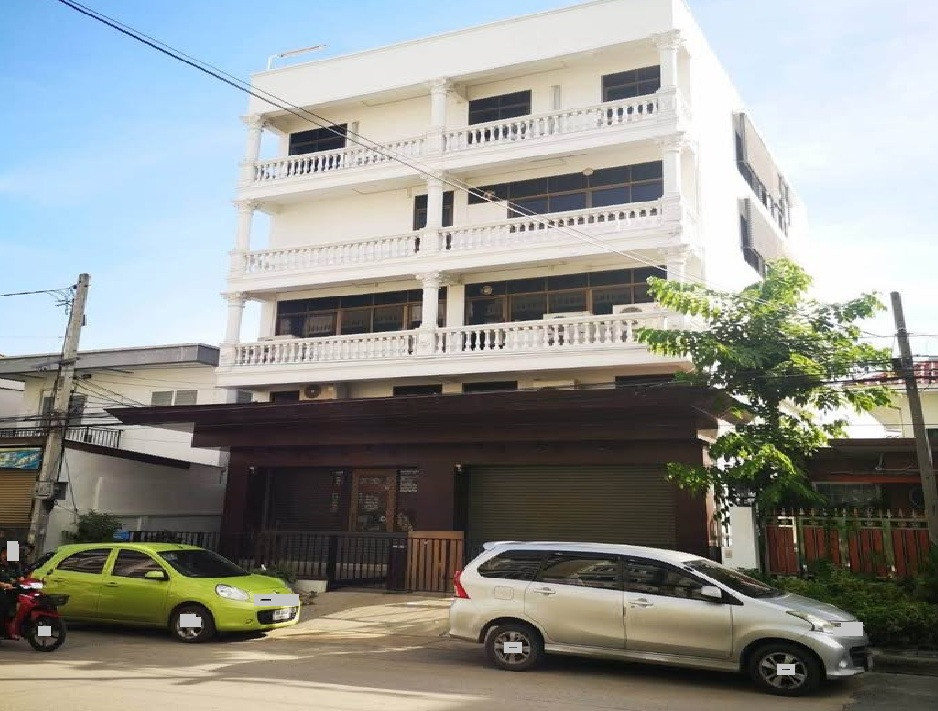 For Rent ให้เช่าอาคารสำนักงาน อาคารพาณิชย์ 2 คูหา ซอยอ่อนนุช เข้าซอยไม่ลึก ริมถนนอ่อนนุช / อาคาร 4.5 ชั้น / พื้นที่ใช้สอย 675 ตารางเมตร / แอร์ 14 เครื่อง , CCTV 5 เครื่อง / มีลิฟท์ขนสินค้า / จอดรถ 4 คัน เหมาะเป็นสำนักงาน , คลินิก , โชว์รูม , สต๊อกสินค้าออ