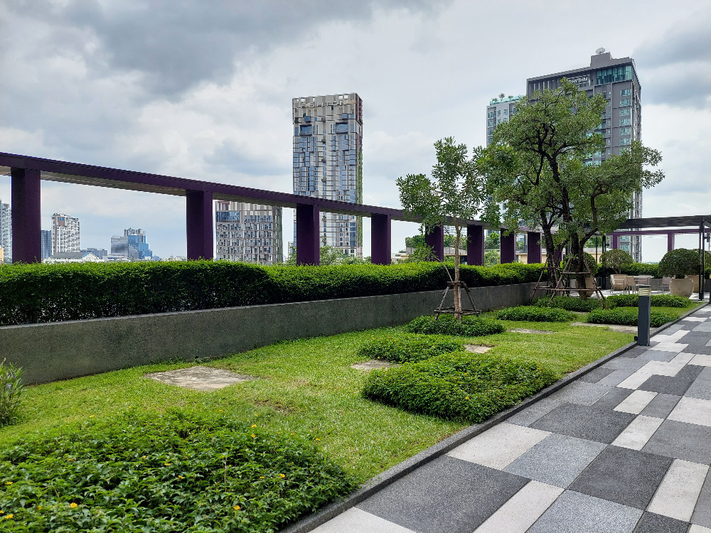 Condo with city view in Sukhumvit area, 100 meters from BTS.