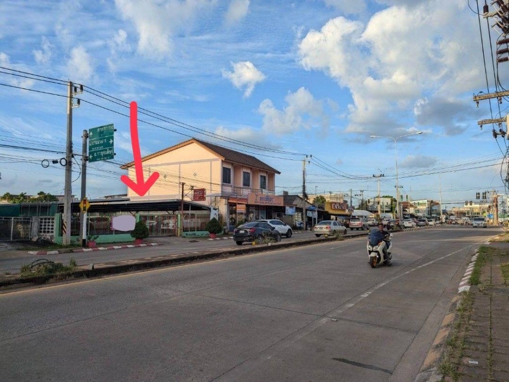 Land for sale in the heart of Surat Thani city, on Sri Kasem Road, near Nai Luk Intersection. Land for sale in the heart of Surat Thani city, on Sri Kasem Road, near Nai Luk Intersection.