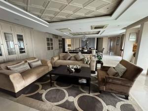 ● Prime Location ● 440.00 ตร.ม. 4 ห้องนอน | ตกแต่งครบ พร้อมเข้าอยู่ | ใกล้ โรงพยาบาลบีเอ็นเอช 3 นาที, BTS ศาลาแดง 5 นาที, One Bangkok 6 นาที