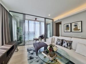 📢👇 Luxurious condominium in the heart of Asoke-Rama 4, conceige service from a world-class hotel , unblocked view, also many special offer such as free transfer expenses etc.