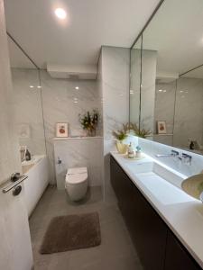 Luxury condo for sale, Siamese Rama 9, large mixed-use project, 1 bedroom, 1 bathroom, usable area 27.50 sq m, high ceiling room, on Rama 9 Road, near the Orange Line.