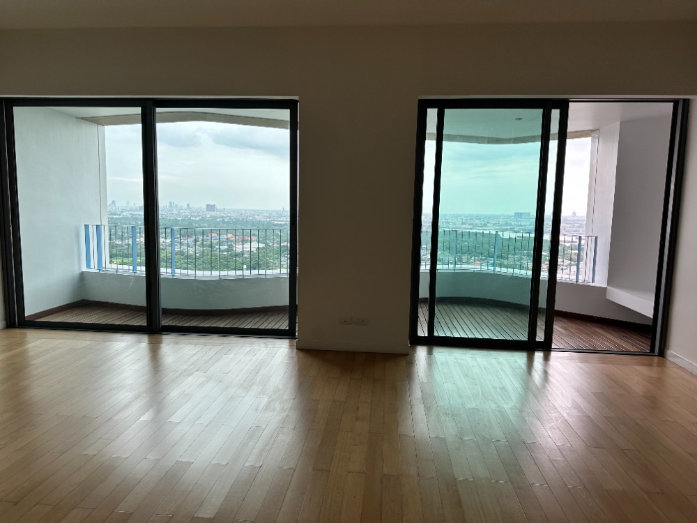 For rent!! 6-star luxury condo at The Pano Rama 3, 2 bedrooms with built-in furniture, large balcony with the most beautiful curve view of the Chao Phraya River, near Central Rama 3