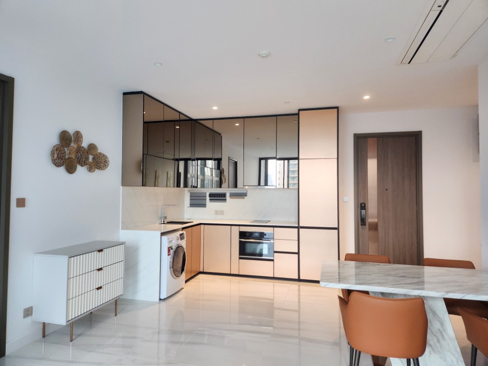 ♦ Super Luxury ♦ ชั้น 10+ 93.00 ตร.ม. | 2 ห้องนอน วิวสระว่ายน้ำ | คอนโดใกล้ MRT ลุมพินี 1 นาที, โรงเรียนเซนต์โยเซฟคอนเวนต์ 2 นาที, สีลมคอมเพล็กซ์ 2 นาที, One Bangkok 3 นาที, สวนลุมพินี 6 นาที – รูปที่ 2