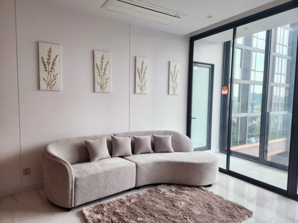 ♦ Super Luxury ♦ ชั้น 10+ 93.00 ตร.ม. | 2 ห้องนอน วิวสระว่ายน้ำ | คอนโดใกล้ MRT ลุมพินี 1 นาที, โรงเรียนเซนต์โยเซฟคอนเวนต์ 2 นาที, สีลมคอมเพล็กซ์ 2 นาที, One Bangkok 3 นาที, สวนลุมพินี 6 นาที – รูปที่ 3