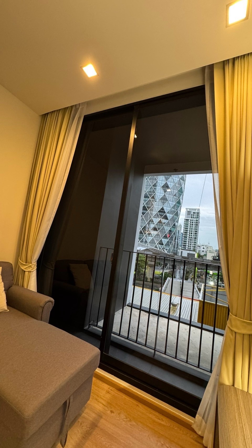 Noble around ari 20,000 baht