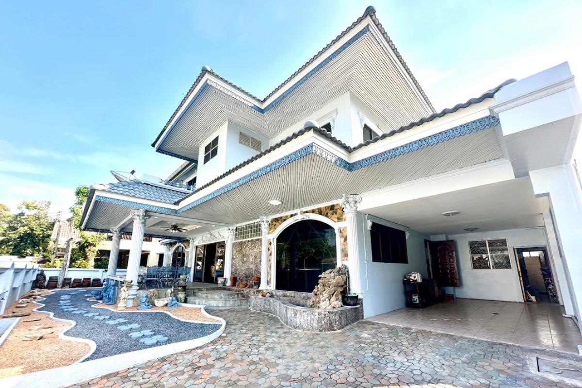 📢👇Single house for rent in Taling Chan area, the front of the house faces north, decorated in a luxurious European style, near VELO Plaza, Central Westville. 📢👇Single house for rent in Taling Chan area, the front of the house faces north, decorated in a luxurious European style, near VELO Plaza, Central Westville.