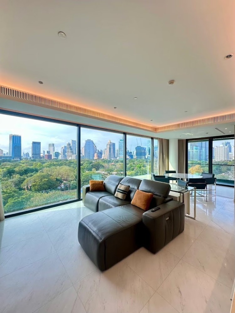 Corner room with Lumpini Park view Corner room with Lumpini Park view