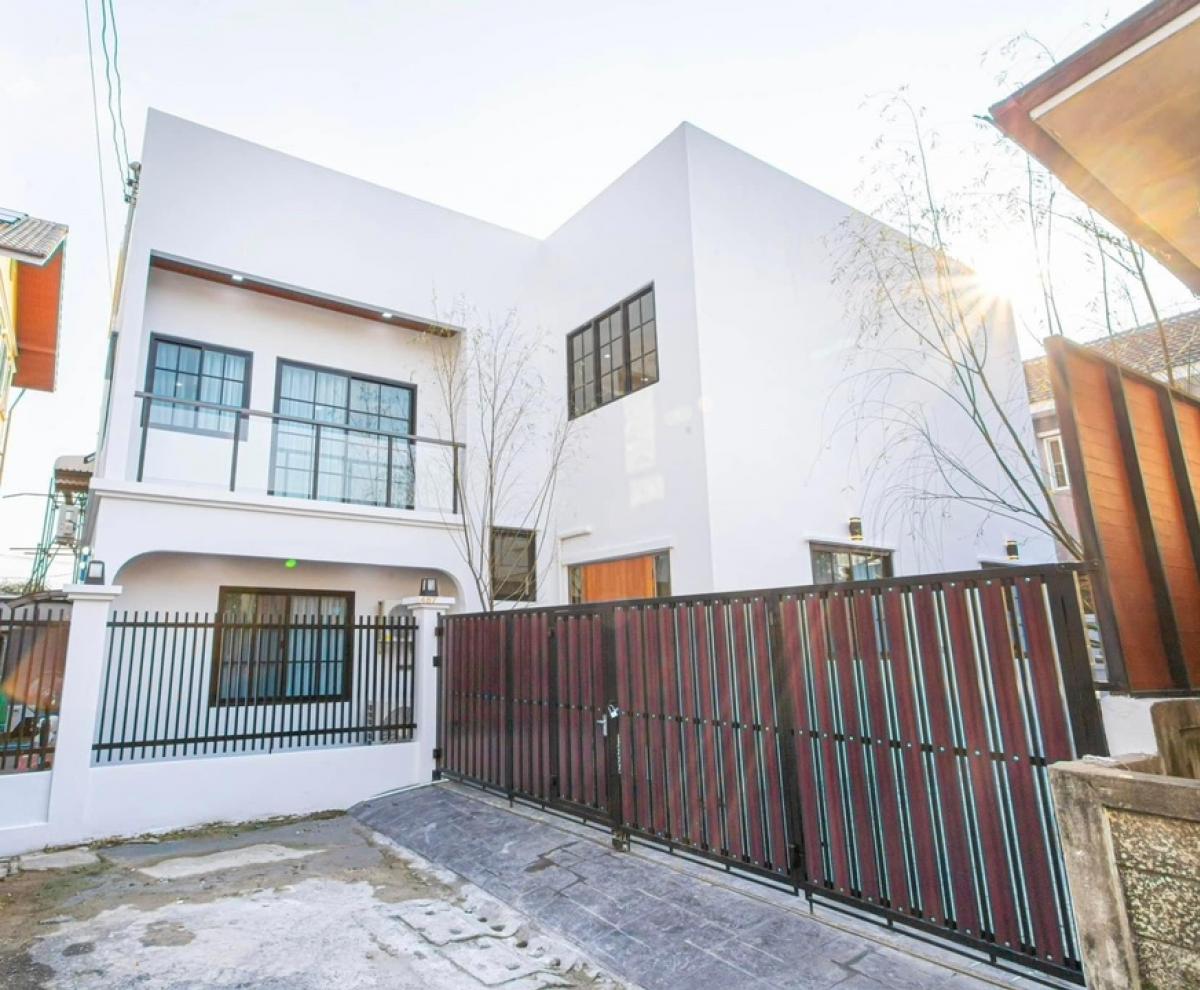 📢👇 New Modern  Luxury Single House in Ladprao, near many international schools, shopping malls and restaurants