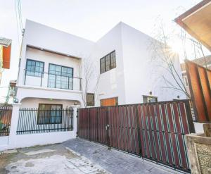 📢👇 New Modern  Luxury Single House in Ladprao, near many international schools, shopping malls and restaurants