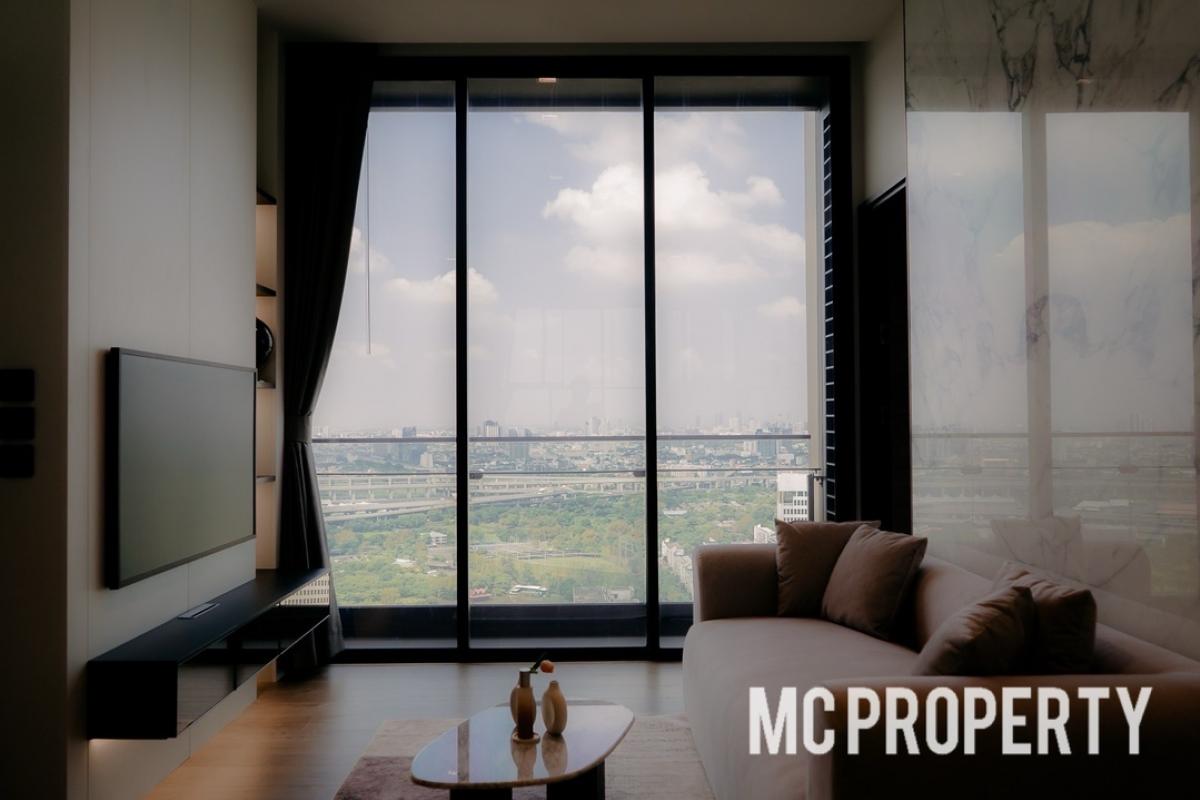 The Crest Park Residence 2 bedroom very rare unit park view high floor for rent only 80,000 baht please contact 0816878954