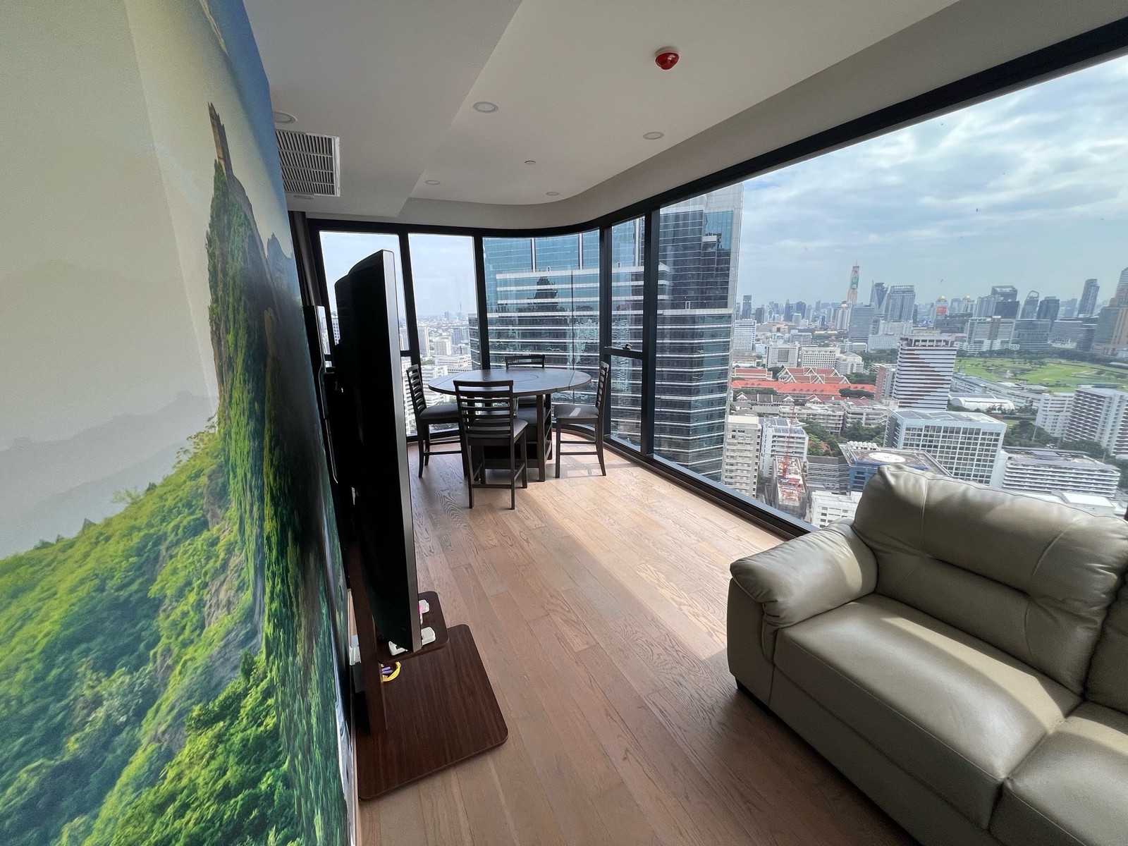 Ashton Chula 2 bedroom 55sqm very high floor for rent only 60,000 please contact 0816878954 Ashton Chula 2 bedroom 55sqm very high floor for rent only 60,000 please contact 0816878954