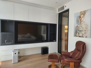 ♢ Pullman view ♢ ชั้น 20+ 49.50 ตร.ม. | 1 ห้องนอน 1 ห้องอเนกประสงค์ | คอนโดตรงข้ามสีลมพลาซ่า ใกล้ BTS ช่องนนทรี 2 นาที, BTS ศาลาแดง 3 นาที, คิง เพาเวอร์ มหานคร 5 นาที