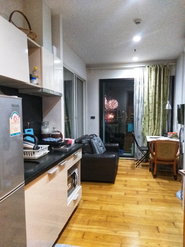 Condo Fuse Sathorn-Taksin, Close to BTS Wongwian Yai, 15000Baht/M, Tel.095-506-9342 Condo Fuse Sathorn-Taksin, Close to BTS Wongwian Yai, 15000Baht/M, Tel.095-506-9342