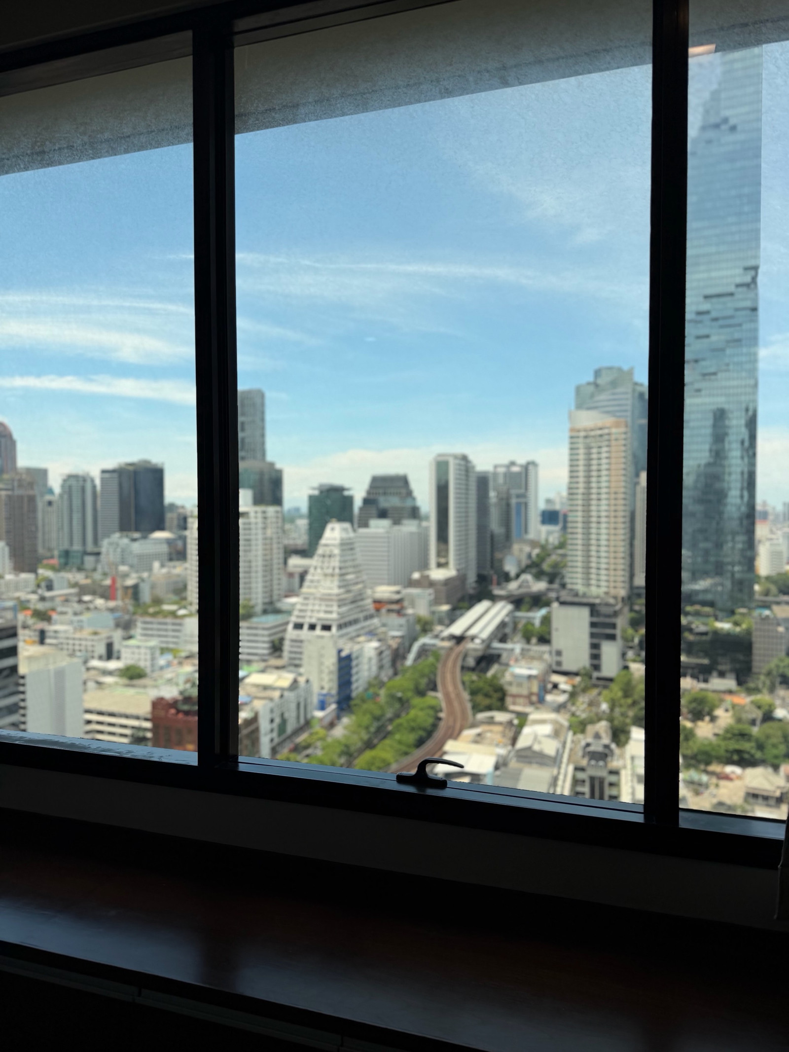 ขาย 2 ห้องนอน ตกแต่งพร้อมอยู่ ห้องมุม วิวสวย (วิวตึกมหานคร) Fully Furnished, Ready to Move in – รูปที่ 4