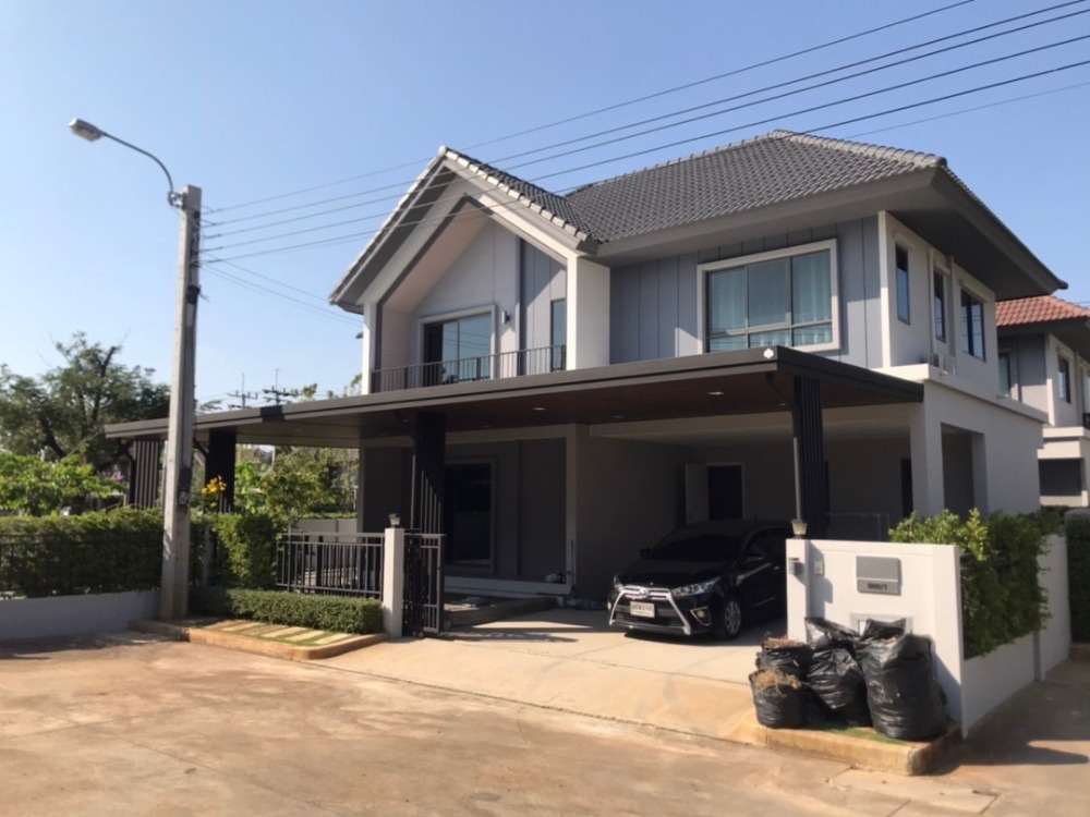 Selling below cost, 2-storey detached house, 74 sq.w., Pave Bangna project, Bang Bo-Khlong Dan Road, Samut Prakan, house at the end of the villages public park, shady, quiet. Selling below cost, 2-storey detached house, 74 sq.w., Pave Bangna project, Bang Bo-Khlong Dan Road, Samut Prakan, house at the end of the villages public park, shady, quiet.