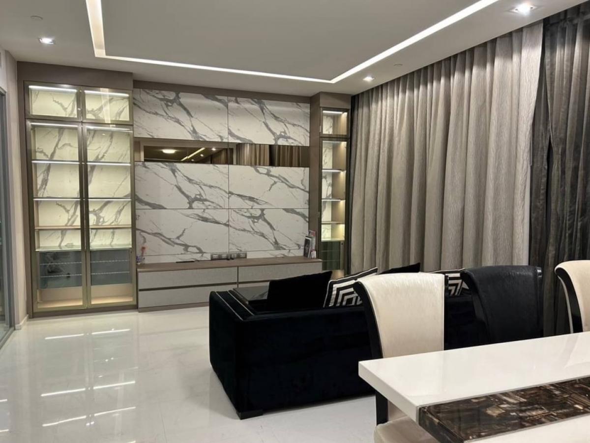 📢👇For sale with tenant til May 26
Bangkok Sathorn is one of good place, good location to live in Sathorn , only few steps to BTS , private lift, fully furnished, nice decoration, ready to move in