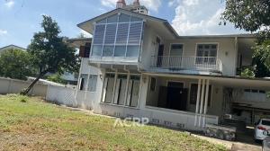 Land for Sale, the perfect location in Phaholyothin, Land size 1 Rai 196.50 Sq. w