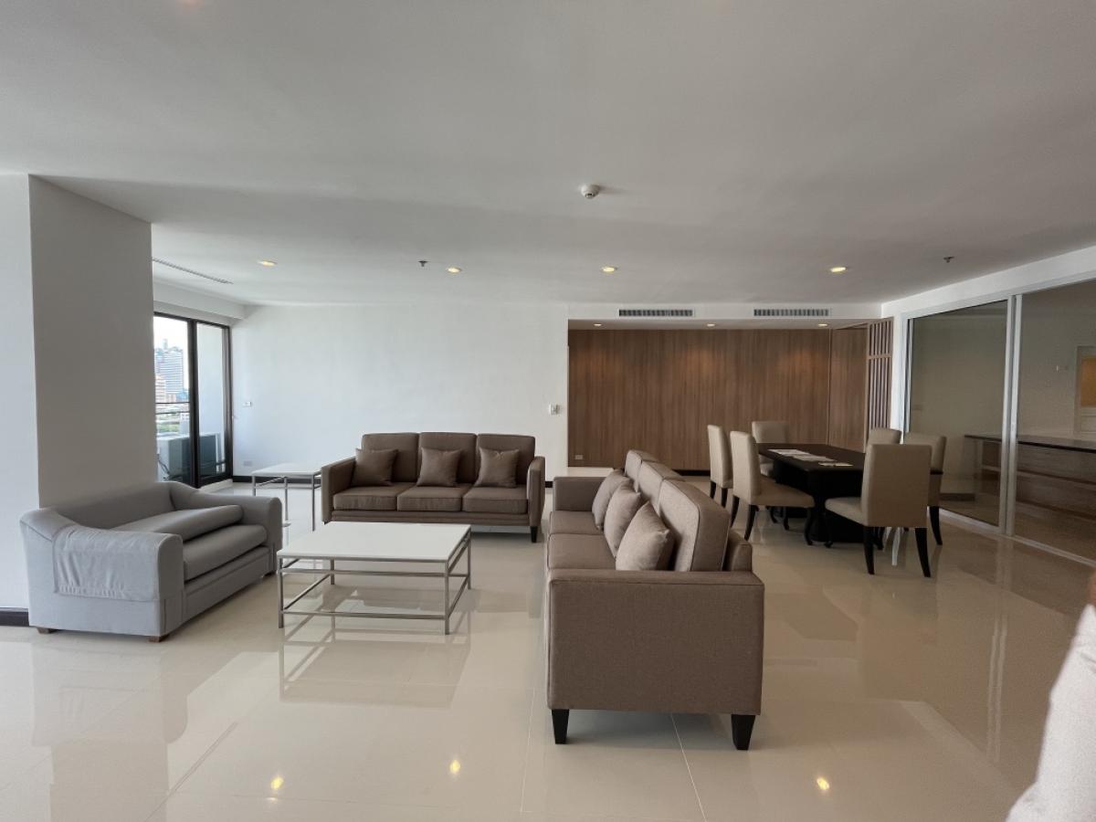 📢👇 Newly renovated unit, unblocked view , 4 bedrooms , easily access many routes: Ekamai, Thonglor and Phrakanong, Rama 9