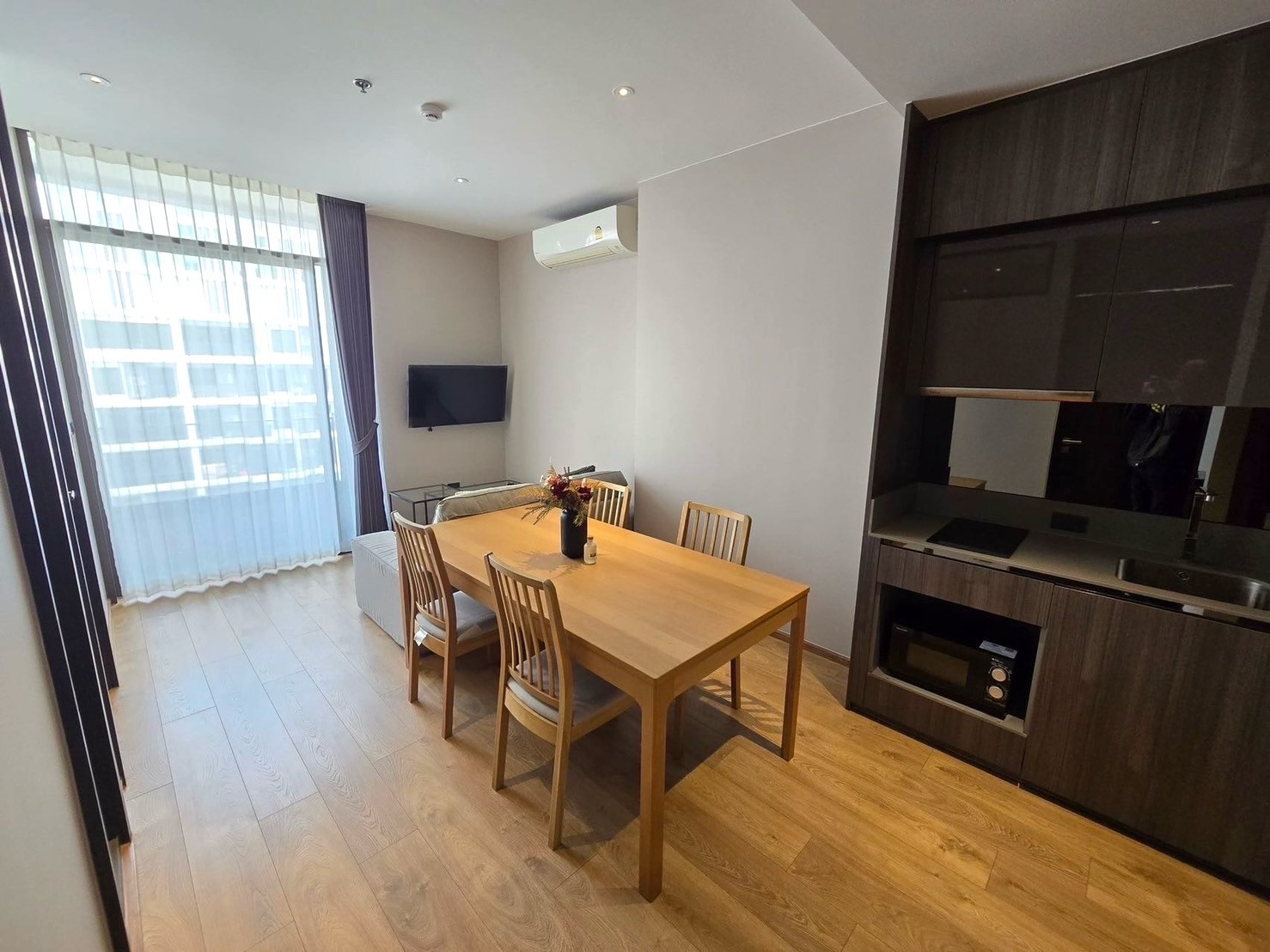 Luxury Modern Japanese Condo in the heart of Ekkamai, beautiful room, fully furnished, ready to move in Luxury Modern Japanese Condo in the heart of Ekkamai, beautiful room, fully furnished, ready to move in