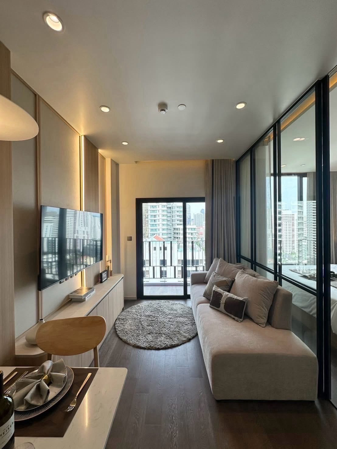 Muniq Sukhumvit23 2 bedroom 55sqm pet friendly unit for rent only 55,000 please contact 0816878954 Muniq Sukhumvit23 2 bedroom 55sqm pet friendly unit for rent only 55,000 please contact 0816878954