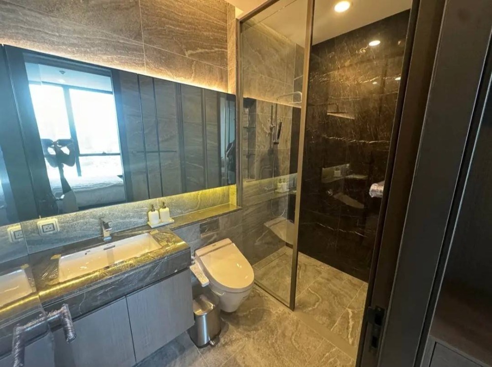 ♦ Prime location ♦ ชั้น 20+ 38.00 ตร.ม. | 1 ห้องนอน 1 ห้องน้ำ | ใกล้ BTS ทองหล่อ 1 นาที, เกทเวย์ เอกมัย 6 นาที, โรงพยาบาลสุขุมวิท 6 นาที – รูปที่ 2