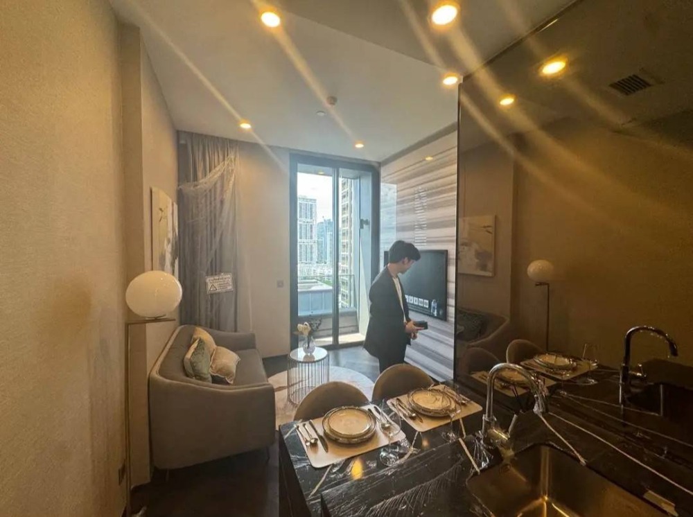 ♦ Prime location ♦ ชั้น 20+ 38.00 ตร.ม. | 1 ห้องนอน 1 ห้องน้ำ | ใกล้ BTS ทองหล่อ 1 นาที, เกทเวย์ เอกมัย 6 นาที, โรงพยาบาลสุขุมวิท 6 นาที – รูปที่ 4