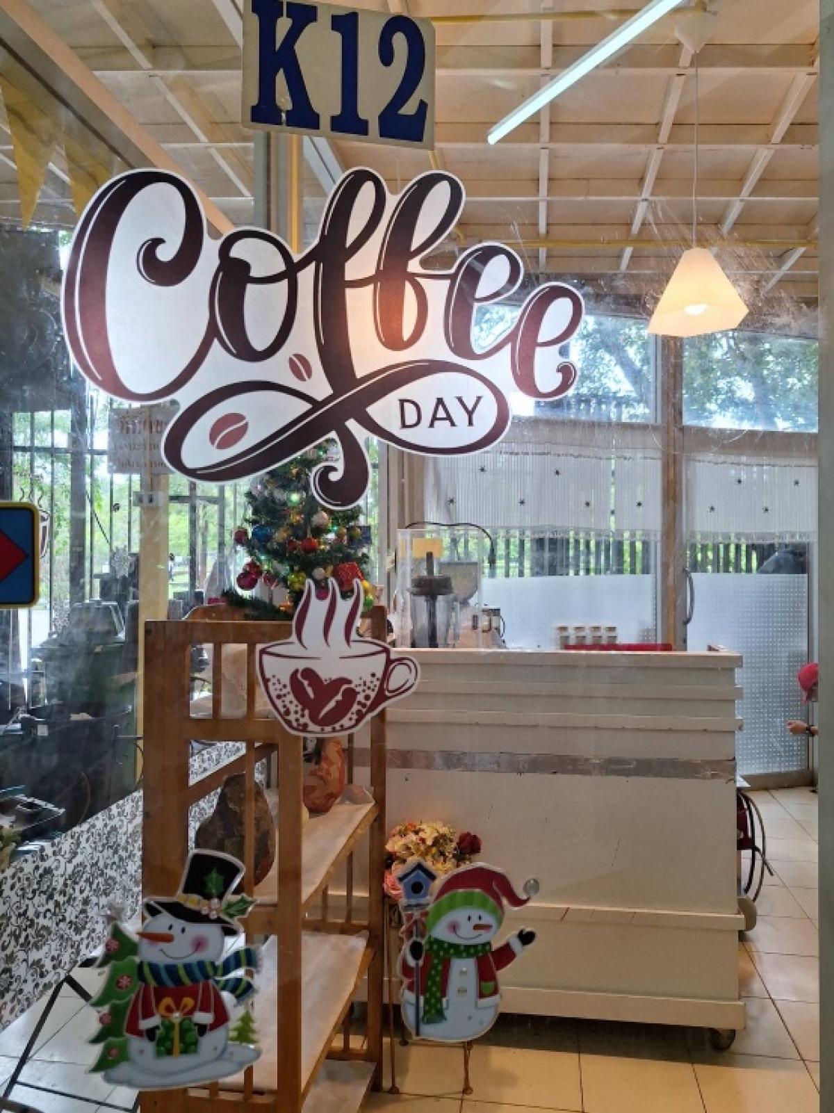 ให้เช่าร้านกาแฟที่ตกแต่งไว้เสร็จแล้ว พร้อมอุปกรณ์ ให้เช่าร้านกาแฟที่ตกแต่งไว้เสร็จแล้ว พร้อมอุปกรณ์