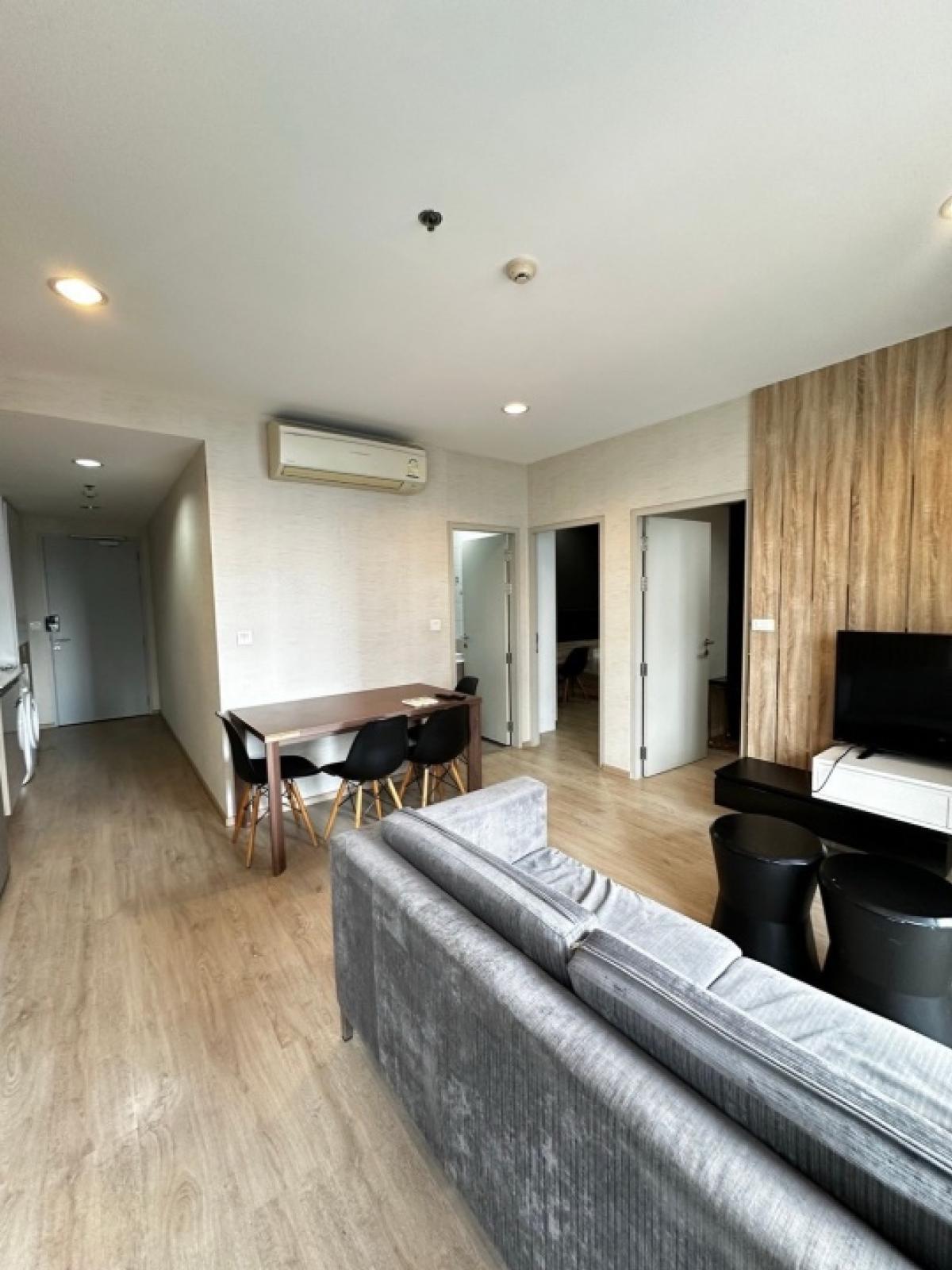For Rent!! Ideo Q Ratchathewi Rent Price!! 28,000฿ per month❤️‍🔥2 Bedrooms 1 Bathroom size 50 sq.m. Contract Aomam (agent) Tel./Line id : 0955871692 WhatsApp : +66 95 587 1692 – รูปที่ 2