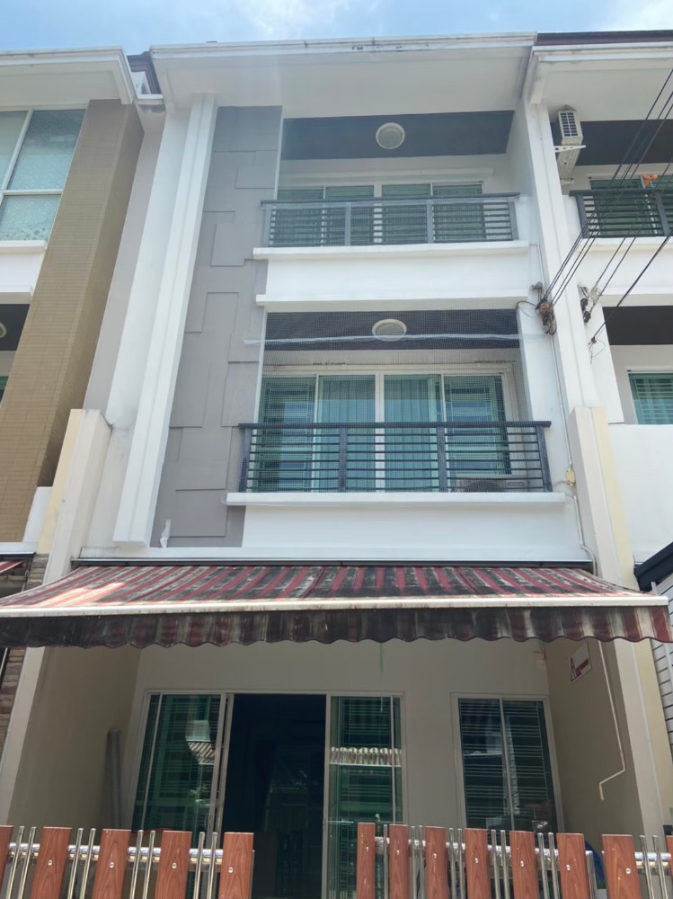 Townhouse for rent, 3 floors, Baan Klang Muang, Sathorn, Taksin 2, area 20 sq m, 3 bedrooms, 3 bathrooms, near BTS Wutthakat Townhouse for rent, 3 floors, Baan Klang Muang, Sathorn, Taksin 2, area 20 sq m, 3 bedrooms, 3 bathrooms, near BTS Wutthakat