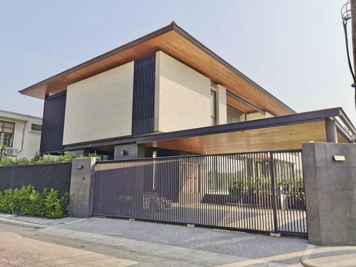 📢👇Evergreen Ville Bangna KM.5, near the expressway, Central Bangna, near many international schools such as ICS International school , Bangkok Patana, TSIS, Raffles, and Berkeley. Close to BTS