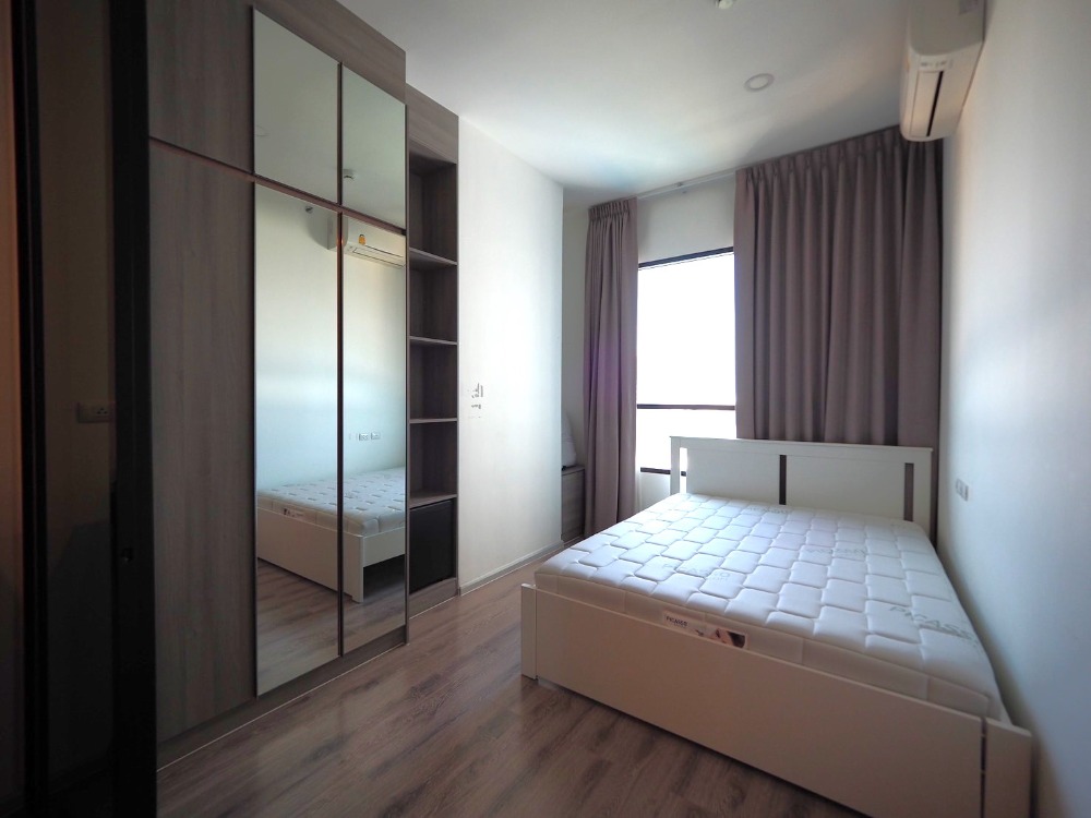 Urgent sale, Condo Knightsbridge Collage - Ramkhamhaeng, corner room, 33 sq m., 9th floor, swimming pool view, on Ramkhamhaeng Road, near MRT Hua Mak Urgent sale, Condo Knightsbridge Collage - Ramkhamhaeng, corner room, 33 sq m., 9th floor, swimming pool view, on Ramkhamhaeng Road, near MRT Hua Mak