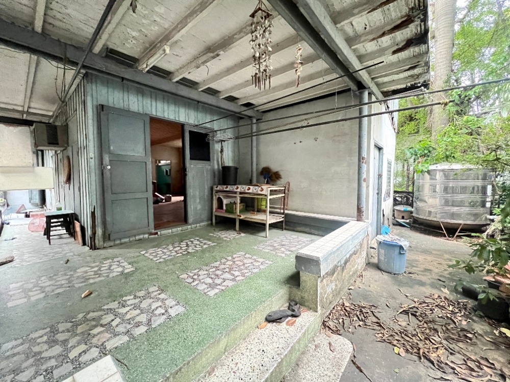 RH110324 2-storey house for rent, Sukhumvit 36, near BTS Thonglor, only 500 meters. The whole house can be renovated. Suitable for opening a clinic or a restaurant. RH110324 2-storey house for rent, Sukhumvit 36, near BTS Thonglor, only 500 meters. The whole house can be renovated. Suitable for opening a clinic or a restaurant.