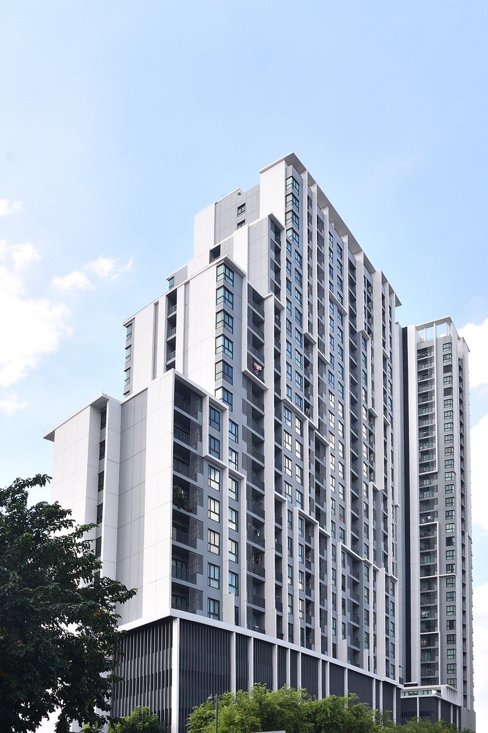 Quinn 66 sqm 28,000 for urgent rent, newly available room, high floor, great view, very beautifully decorated room. Two bedrooms, large room