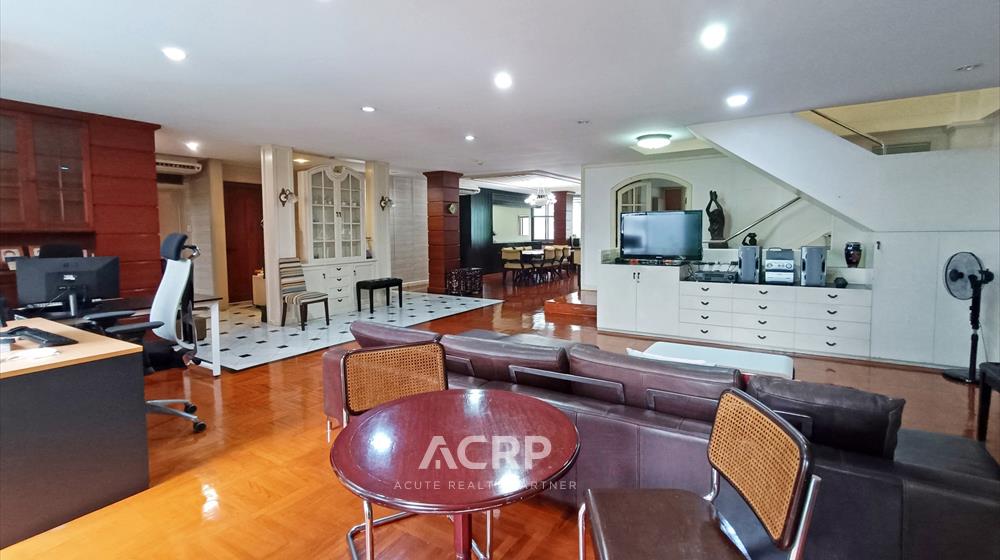 A private duplex penthouse on the entire floor in Sukhumvit 24, just 300 meters from BTS Phrom Phong