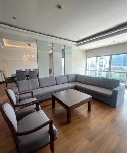 ● Rare unit ● ชั้น 10+ 275.00 ตร.ม. | 4 ห้องนอน ตกแต่งครบ | ติดสวนลุมพินี, ใกล้ Central Embassy 2 นาที, BTS เพลินจิต 3 นาที