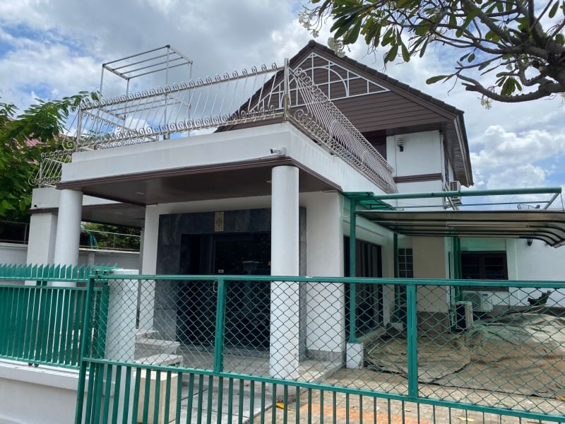 For rent: 4-bedroom, 3-bathroom house, large living room, in Krisdanakorn Village, Chaeng Watthana Road, Pak Kret, Nonthaburi For rent: 4-bedroom, 3-bathroom house, large living room, in Krisdanakorn Village, Chaeng Watthana Road, Pak Kret, Nonthaburi