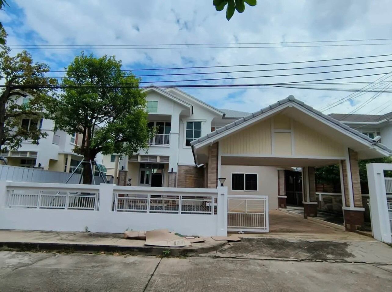 ให้เช่าบ้านเดี่ยวสุดหรู บรรยากาศร่มรื่น ในโครงการ เพอร์เฟค เพลส รามคำแหง 164 (Perfect Place Ramkhamhaeng 164)บ้านสวย พื้นที่ 84.4 ตารางวา ให้ความเป็นส่วนตัวสูง เงียบสงบ ปลอดภัย เหมาะสำหรับการพักผ่อนของครอบครัวอย่างแท้จริง ให้เช่าบ้านเดี่ยวสุดหรู บรรยากาศร่มรื่น ในโครงการ เพอร์เฟค เพลส รามคำแหง 164 (Perfect Place Ramkhamhaeng 164)บ้านสวย พื้นที่ 84.4 ตารางวา ให้ความเป็นส่วนตัวสูง เงียบสงบ ปลอดภัย เหมาะสำหรับการพักผ่อนของครอบครัวอย่างแท้จริง