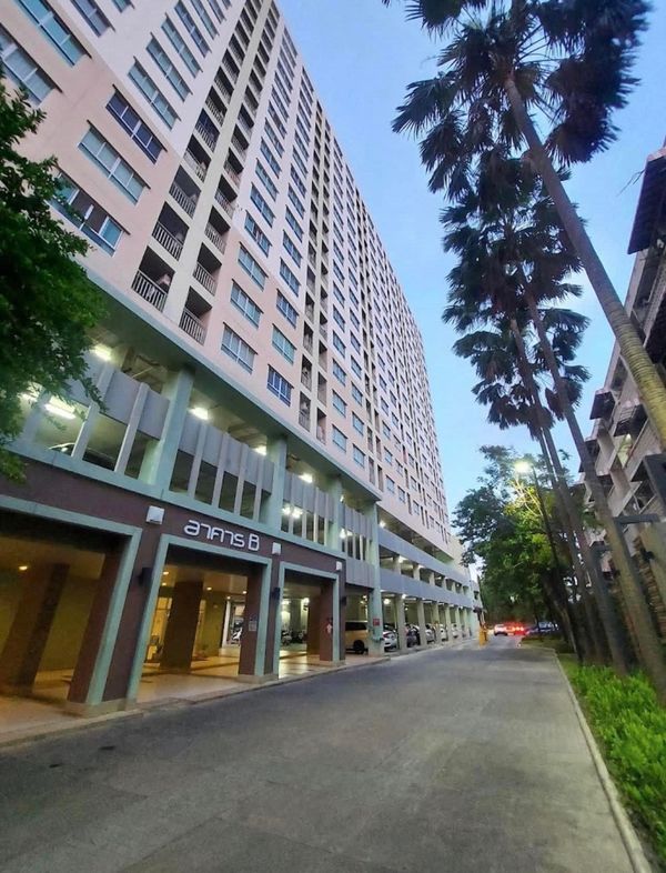 The room has never been rented out. Great value. ⭐ Lumpini Ville Lat Phrao-Chok Chai 4, the electric train in front of the project.