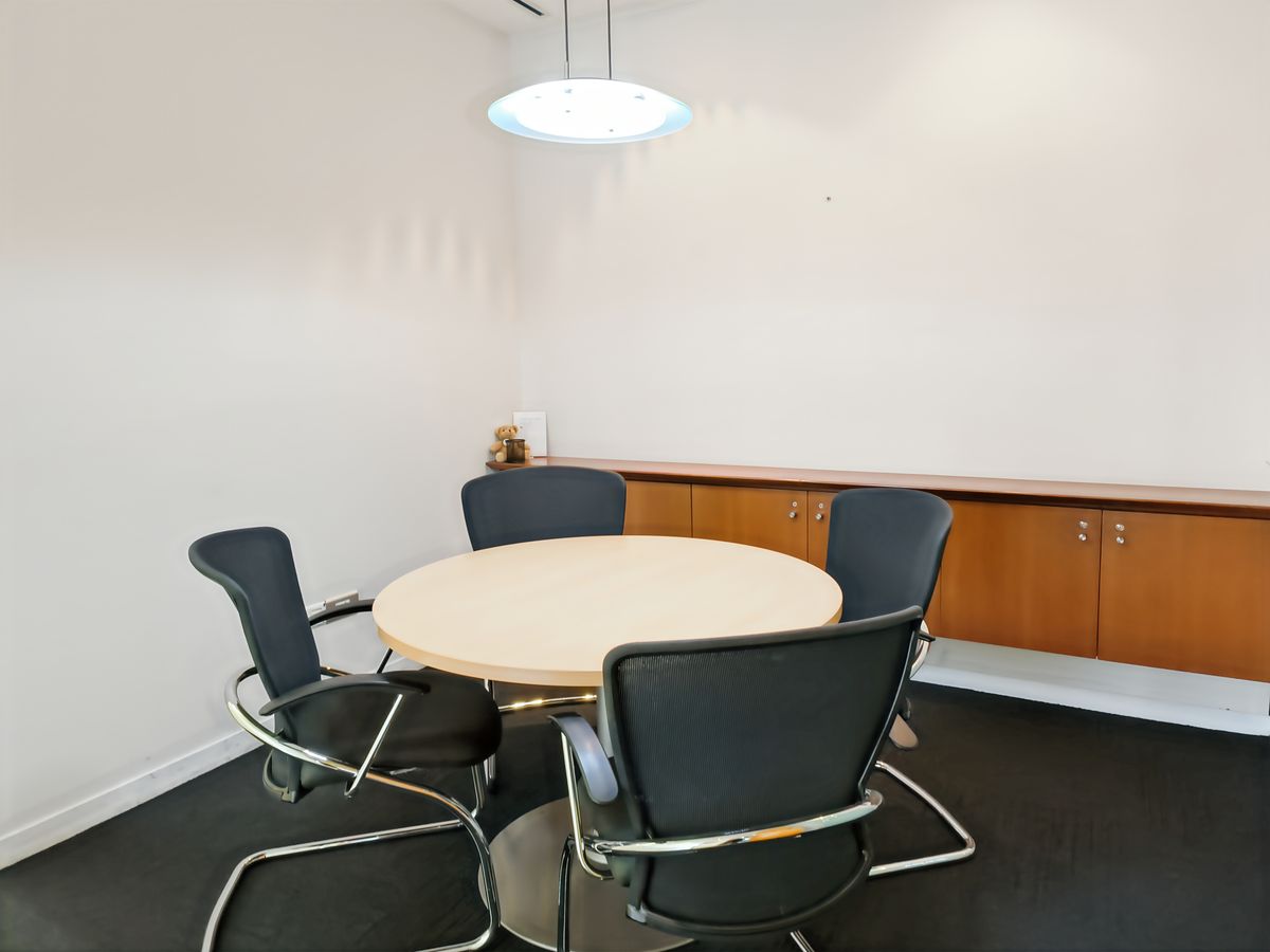 Private office space for 4 employees in Regus M Thai Tower - All Seasons Place