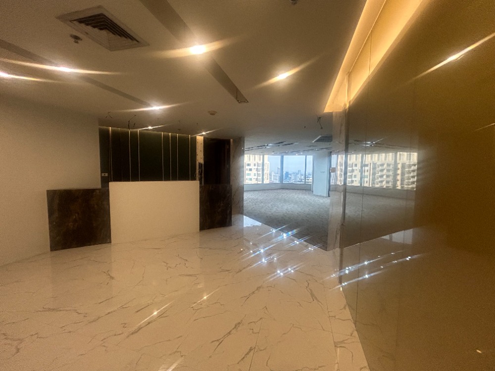 Office at Empire Tower for rent 230 sqm 3rooms 890 baht per sqm or 200,000 baht per month – รูปที่ 2