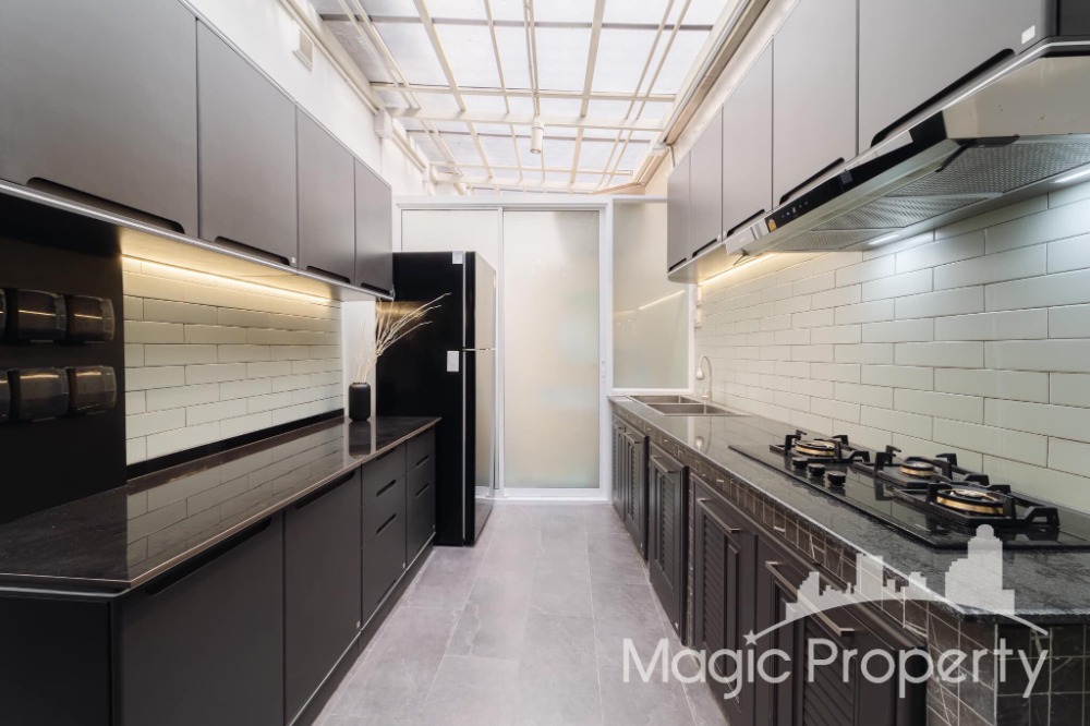 3 Bedroom Single House for Sale in Ekkamai soi 10 (Sukhumvit 65), Watthana, Bangkok