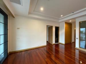 📢👇 Grab or gone! Reasonable and worth price for living or investing at luxury condominium by the Chaopraya river , Convenient transportation and traveling as free shuttle boat service from the condo to various piers to connect to the BTS or walk from the 