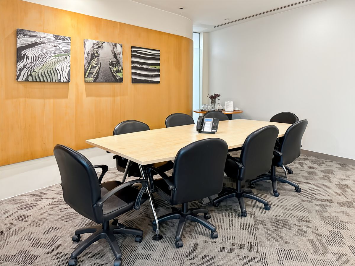 ย้ายเข้าพื้นที่ออฟฟิศพร้อมใช้งานสำหรับ 10 พนักงาน ใน Regus CRC Tower - All Seasons Place