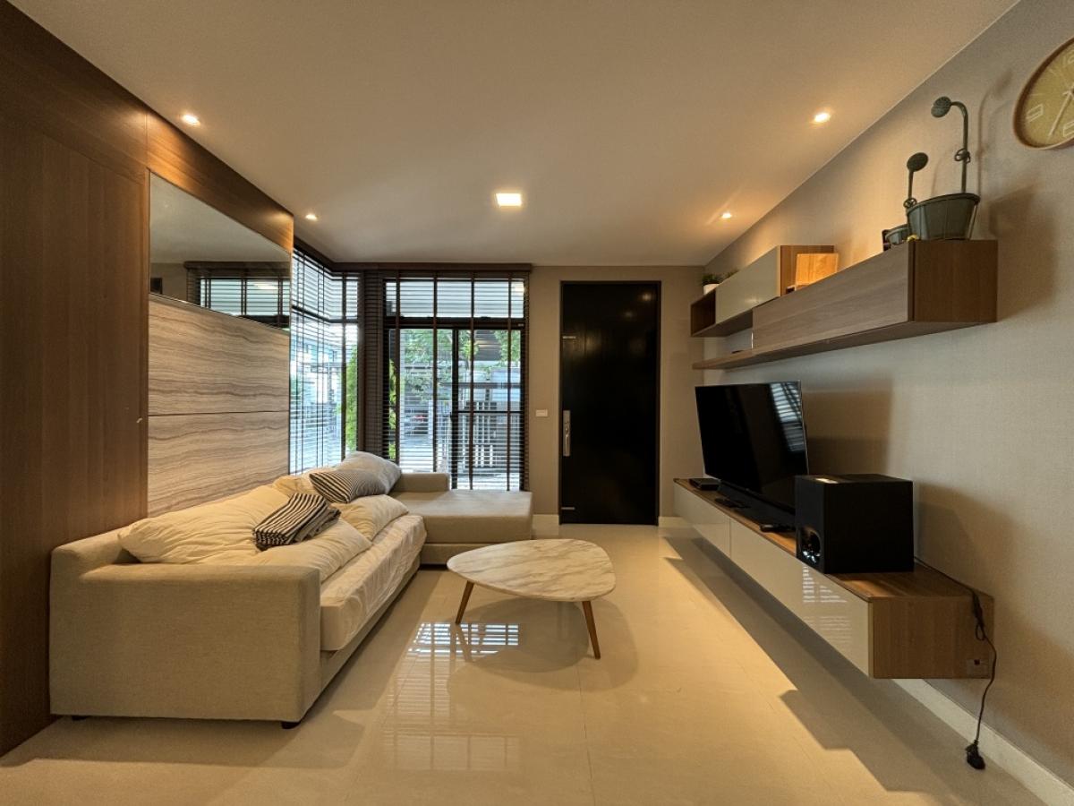 For rent: Mantana Bangna Km.7 (corner house near the park) For rent: Mantana Bangna Km.7 (corner house near the park)